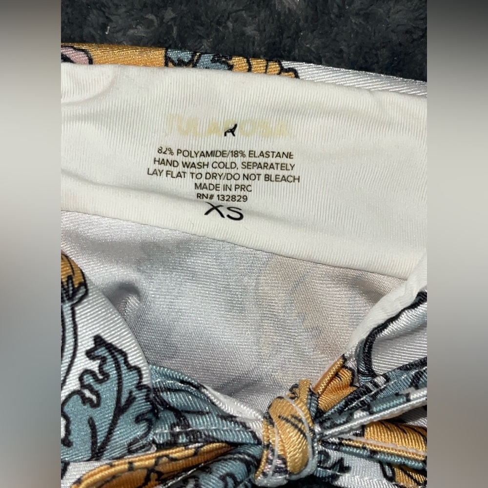 CLEARANCE💛Tularosa One Piece Keyhole swimsuit - Picture 3 of 4